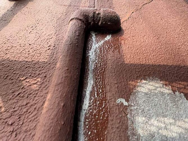 樋横の外壁のひび割れ補修工事完了