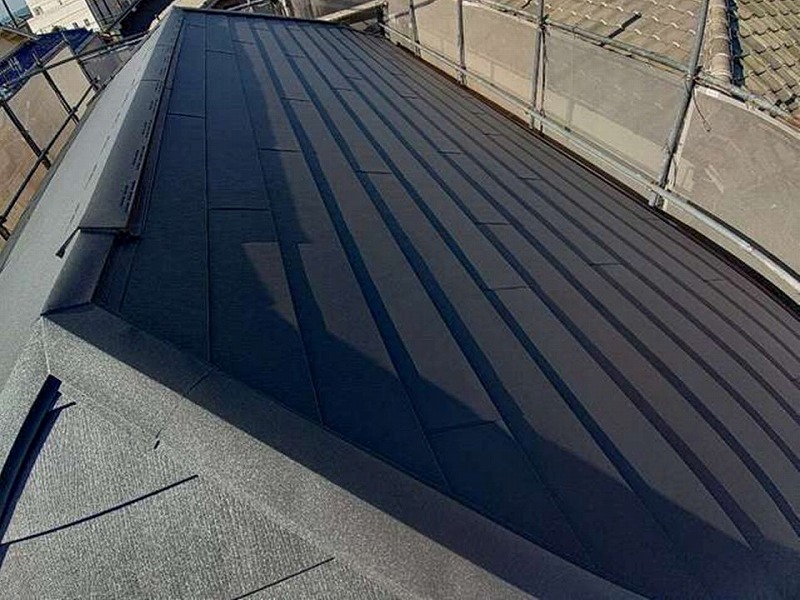 屋根カバー工法完工後の屋根