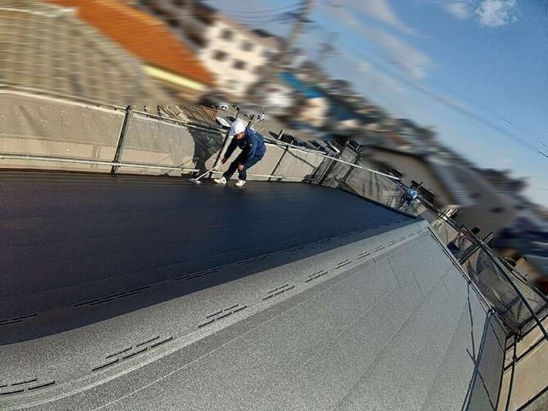 細部まで屋根材の清掃