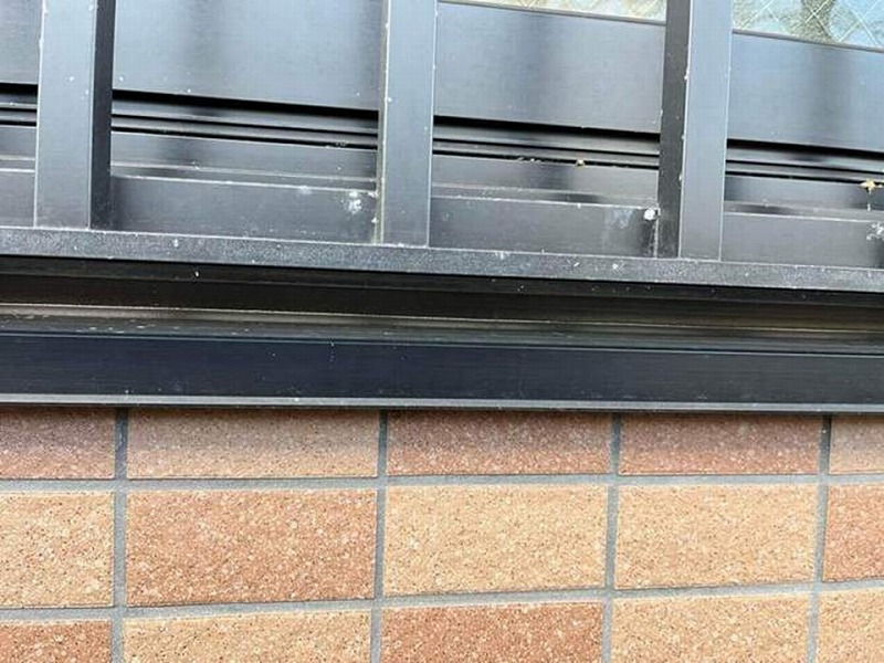 サッシ廻りのコーキング工事完了