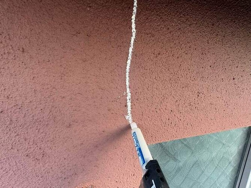 ひび割れのコーキング補修工事