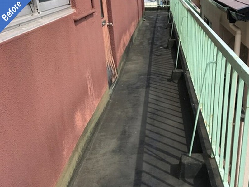 ウレタン防水工事前のマンション廊下