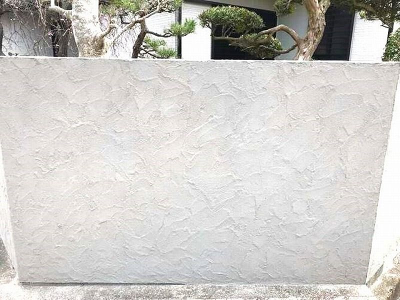 外塀のベルアート仕上げ完成の様子