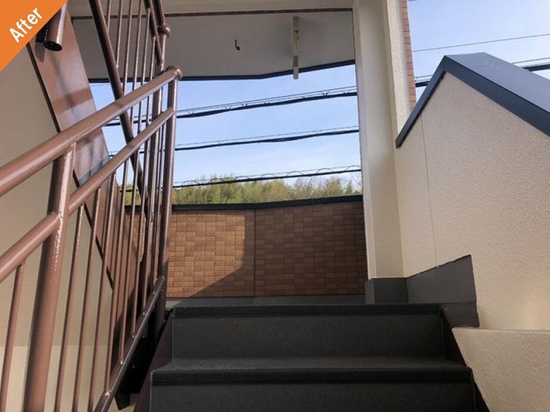 塗装工事後のマンション共用部の階段