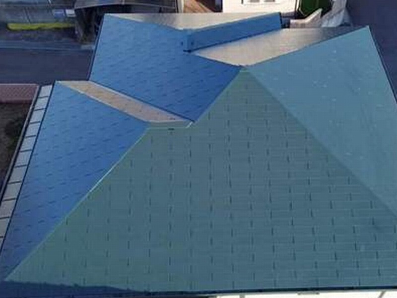 屋根塗装完工後にドローンで撮影したグリシェイドグラッサ