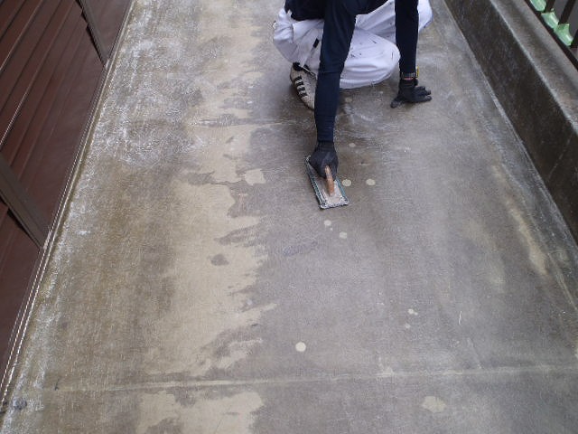 アイダ設計FRP防水 ひび割れ補修でのメンテナンス