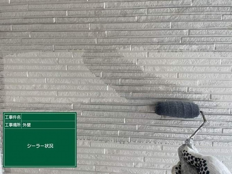 外壁の下塗り（1回目）