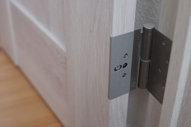 アイダ設計メンテナンス 蝶番の調整や取っ手や金具の締め直し、交換