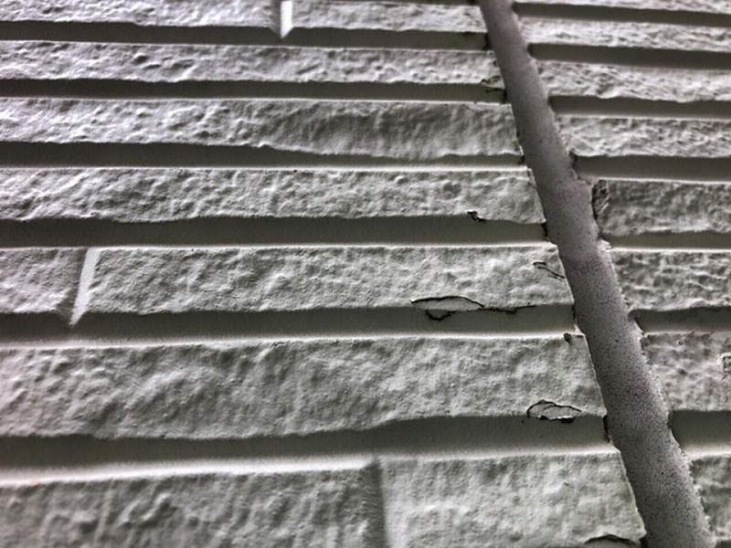 塗膜の剝がれたサイディングボード