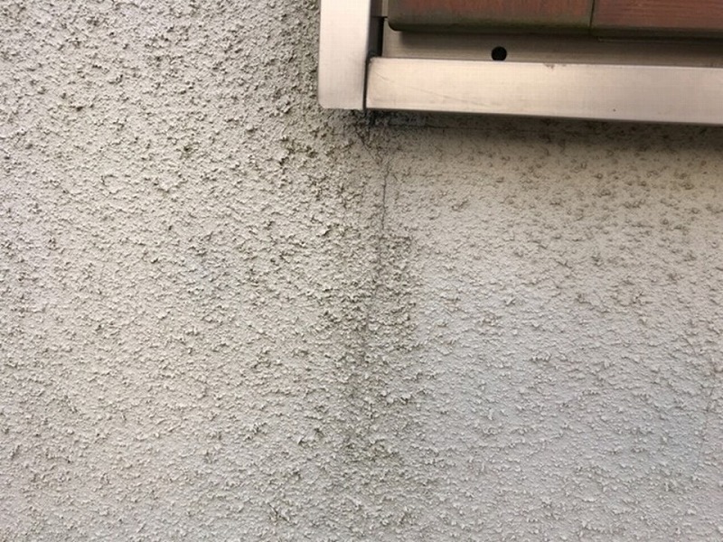 サッシ下のひび割れ