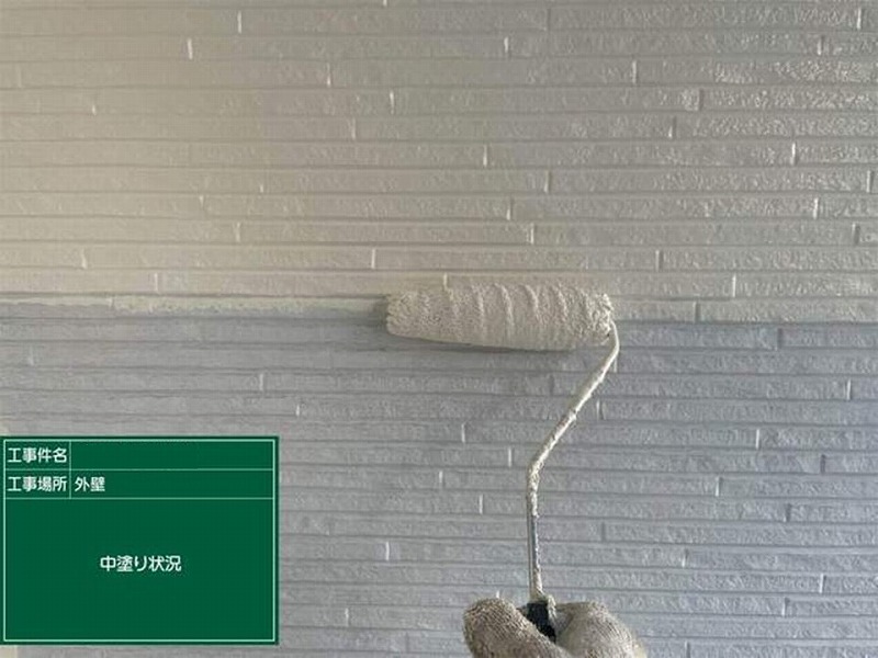 外壁の中塗り（RS-110）