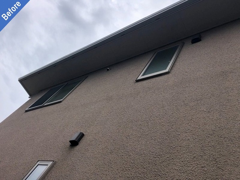 塗装前のシーサンドコート仕上げのモルタル外壁