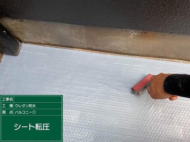 通気緩衝シートの上から転圧