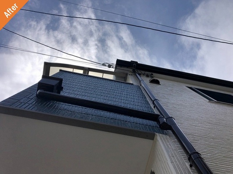 外壁塗装後の難付着サイディングと雨樋