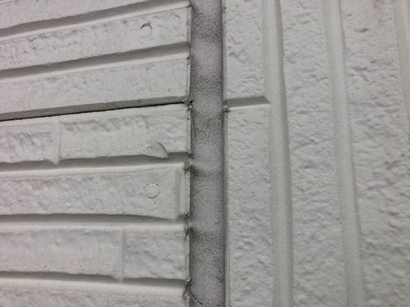 コーキングのブリード現象