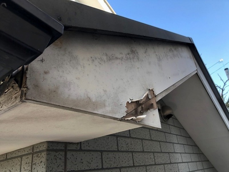 破風板の剥がれ