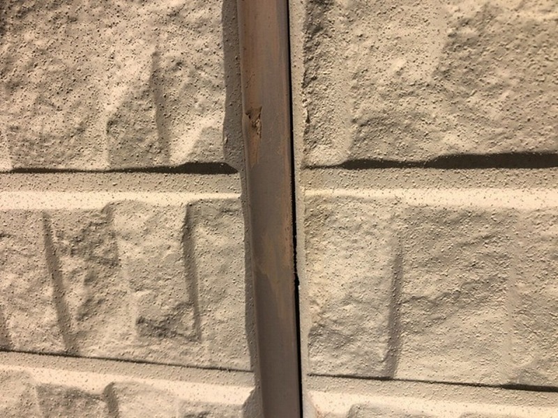 コーキングのブリード現象