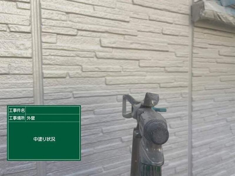 外壁の中塗り