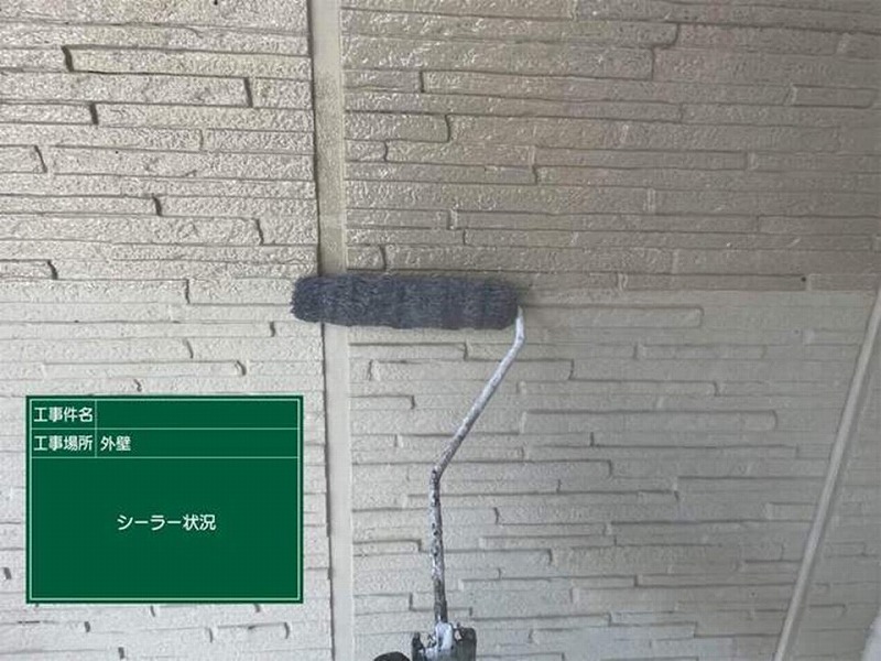 外壁の下塗り（1回目）