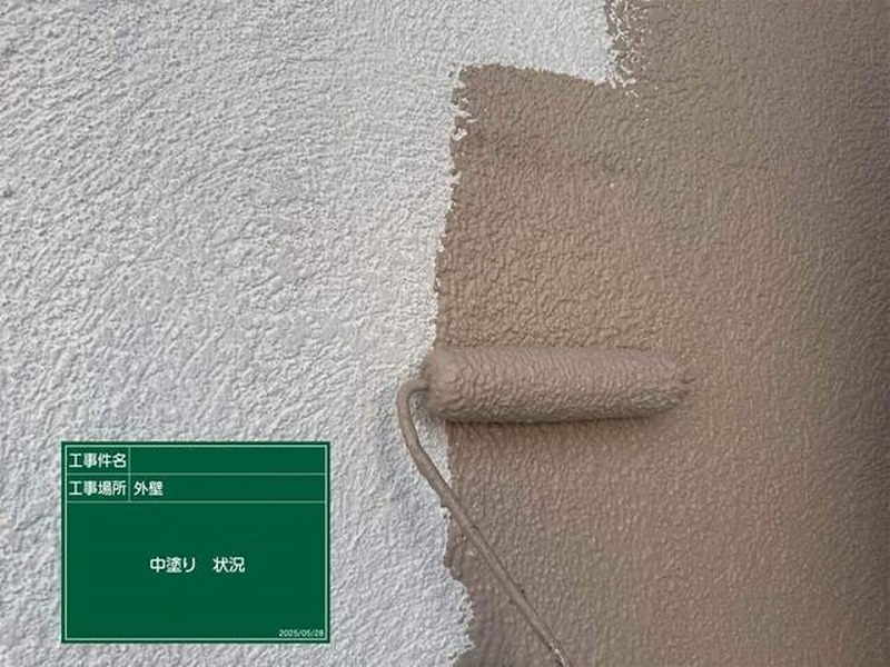 外壁の中塗り