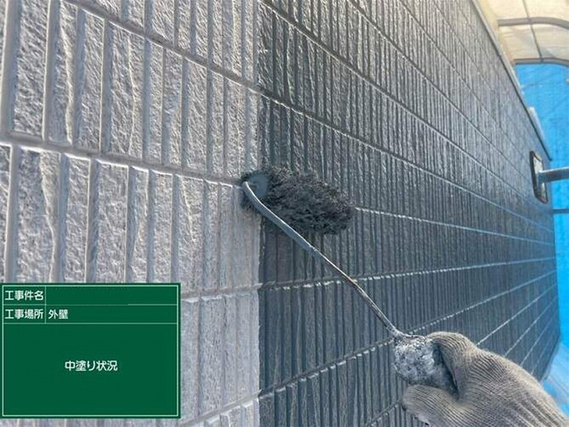 外壁の中塗り（RS-110）