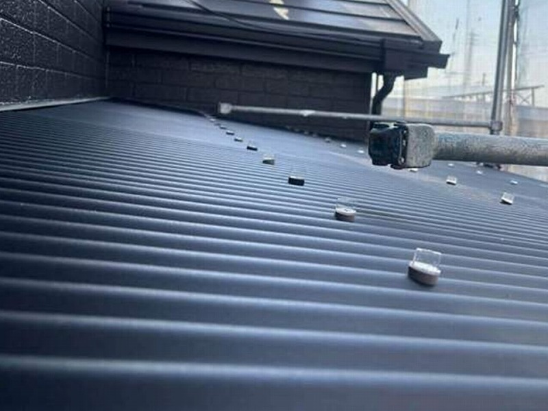 波板張り替え工事後のベランダ屋根