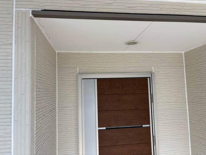 コーキング工事後の玄関廻り