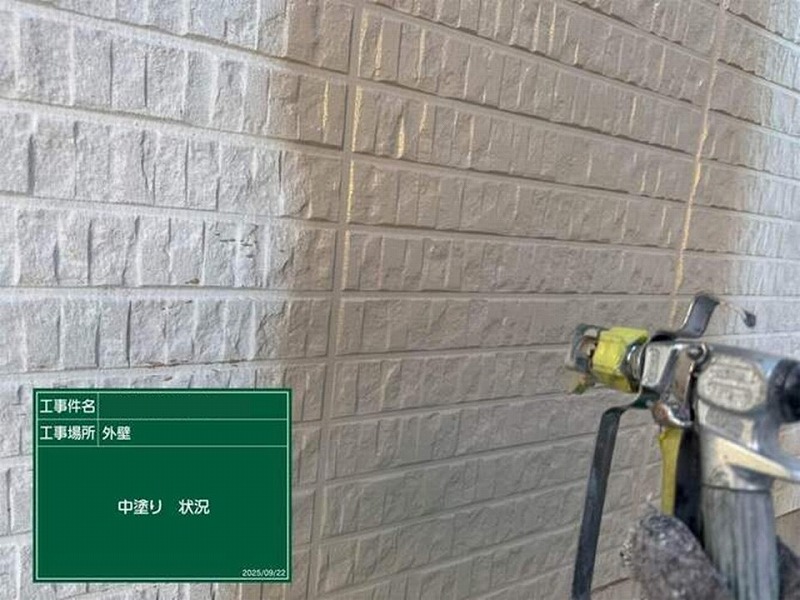 外壁の中塗り