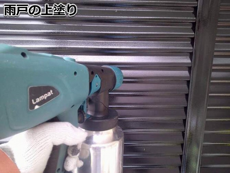 雨戸の上塗り