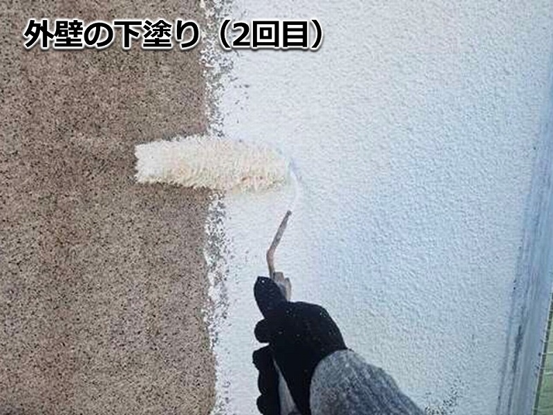 外壁の下塗り（2回目）