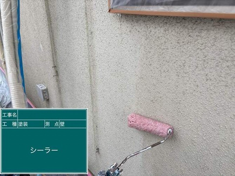 外壁の下塗り（1回目）