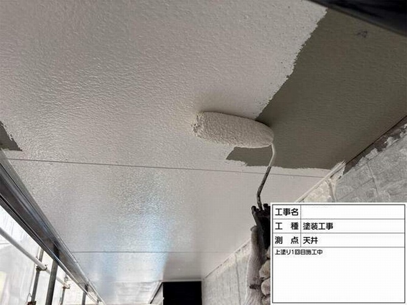 軒天の中塗り