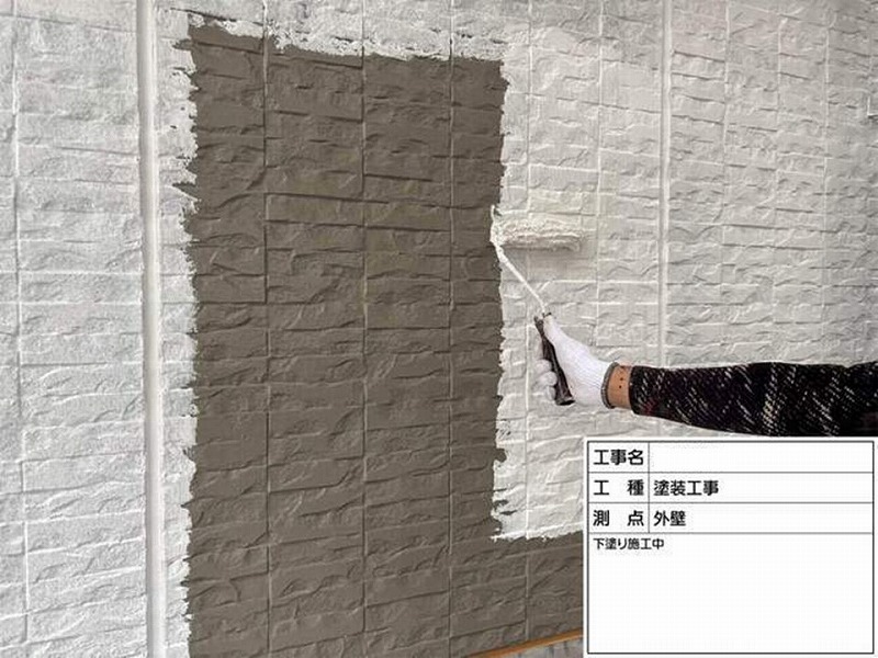 外壁の下塗り（2回目）