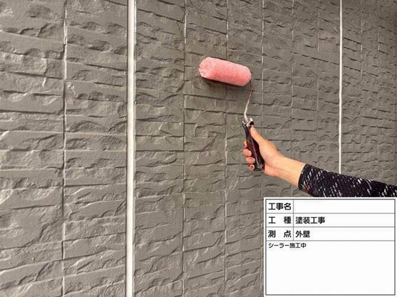 外壁の下塗り（1回目）