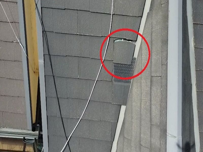 ヤマト住建の屋根にみられる主な劣化 屋根材のズレ、浮き、割れなど（破損）
