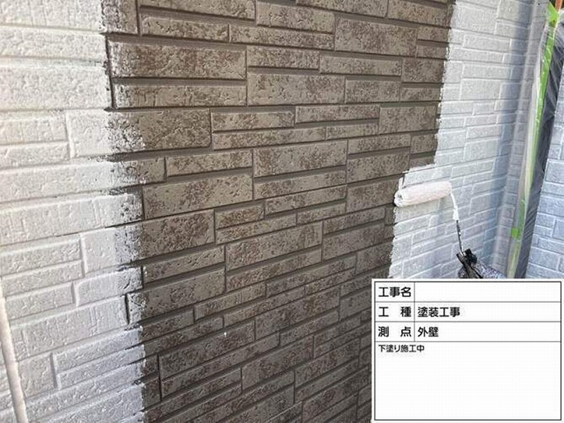 外壁の下塗り（2回目）