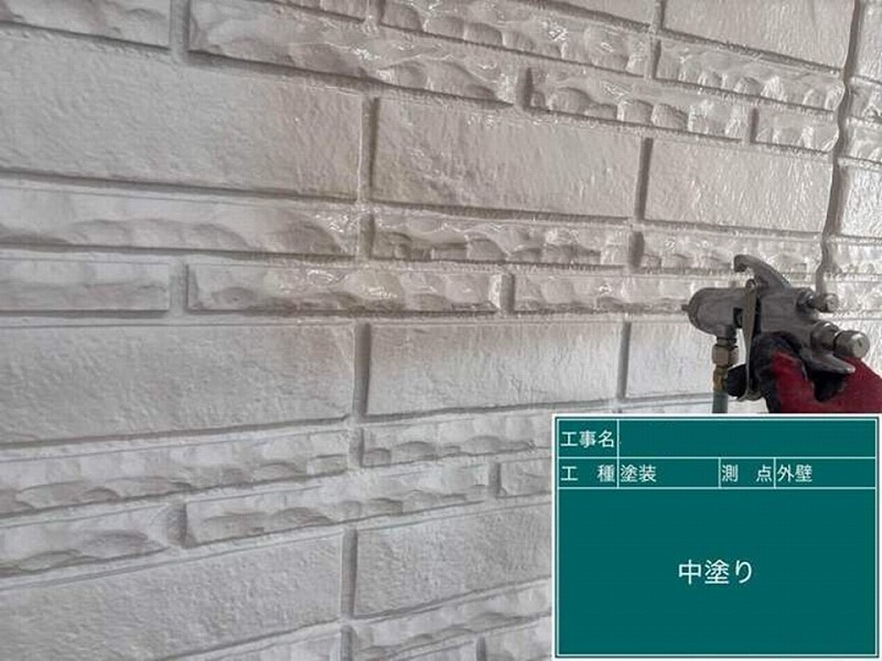 外壁の中塗り