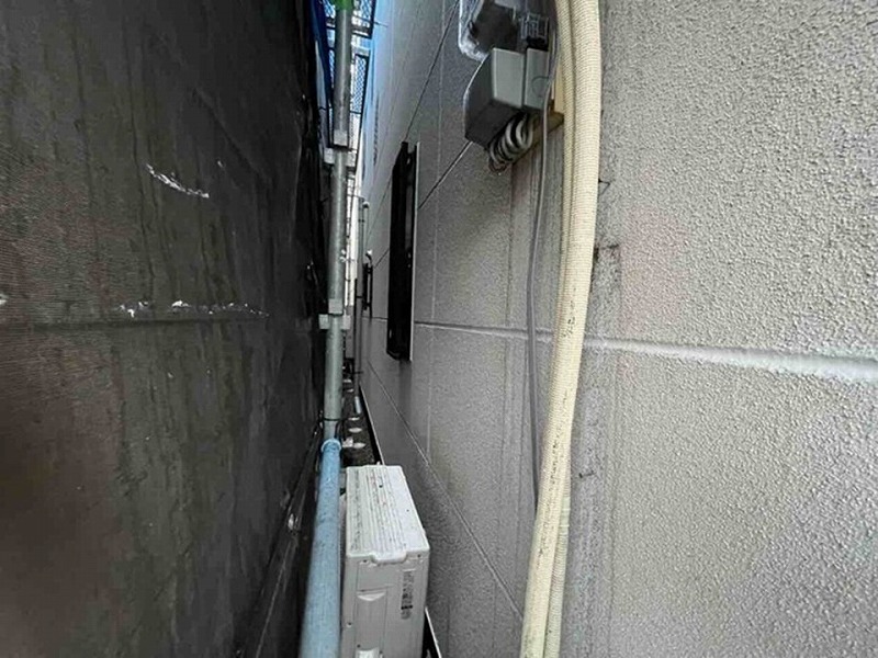 スリムダクト撤去後の外壁