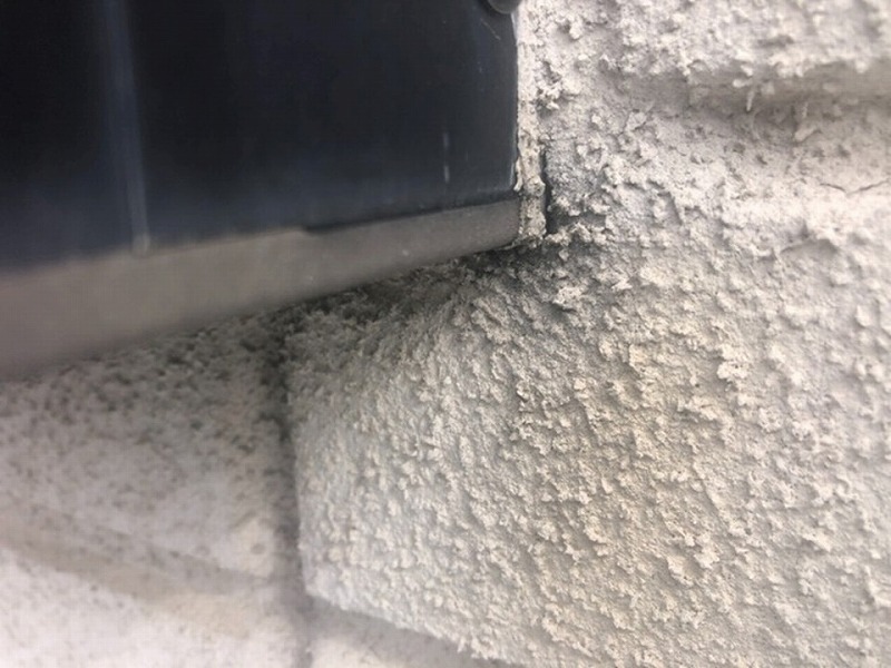 サッシ廻りのひび割れ