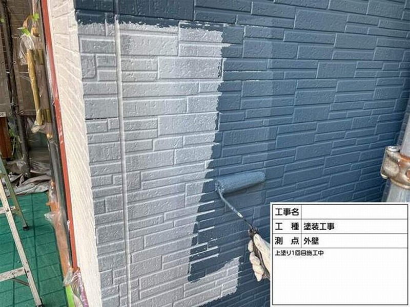 外壁の中塗り