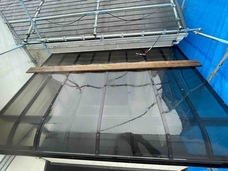 ベランダ屋根も高圧洗浄