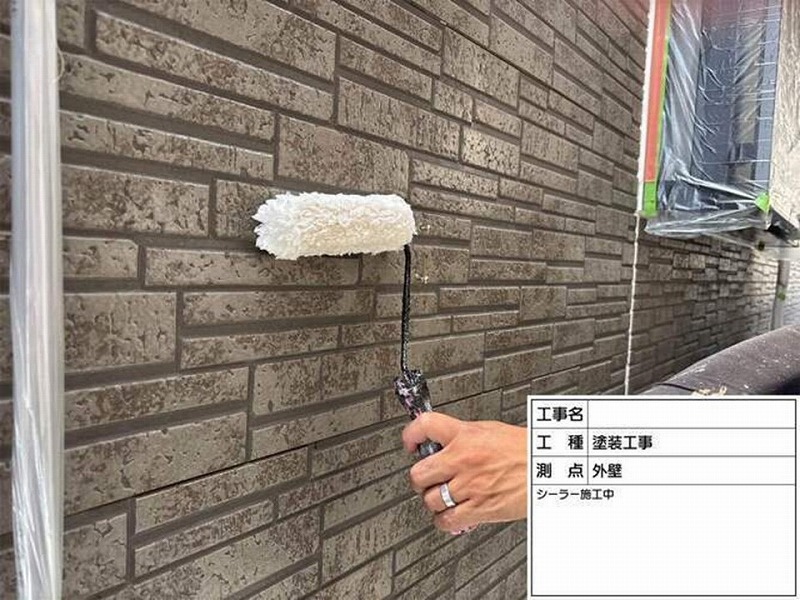 外壁の下塗り（1回目）