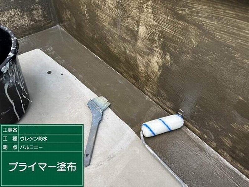 ベランダへプライマー塗布