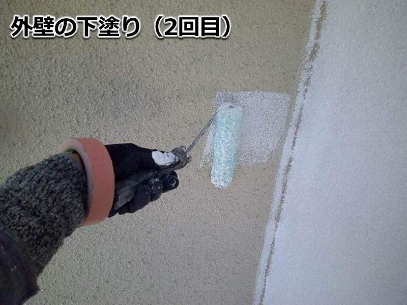 外壁の下塗り（2回目）