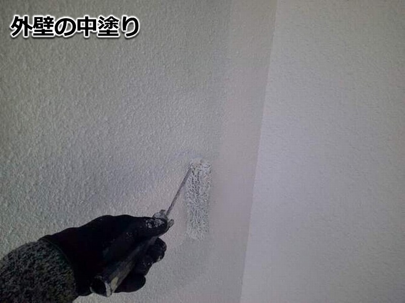 外壁の中塗り