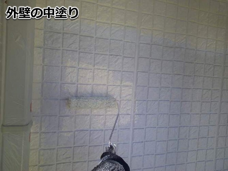 外壁の中塗り