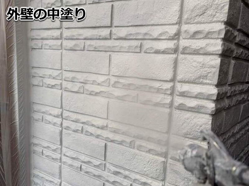 外壁の中塗り