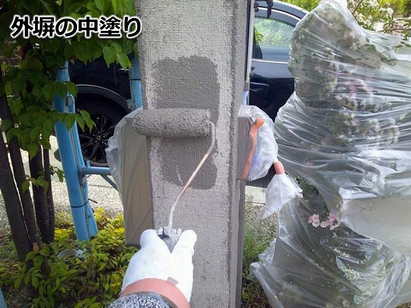 外塀の中塗り