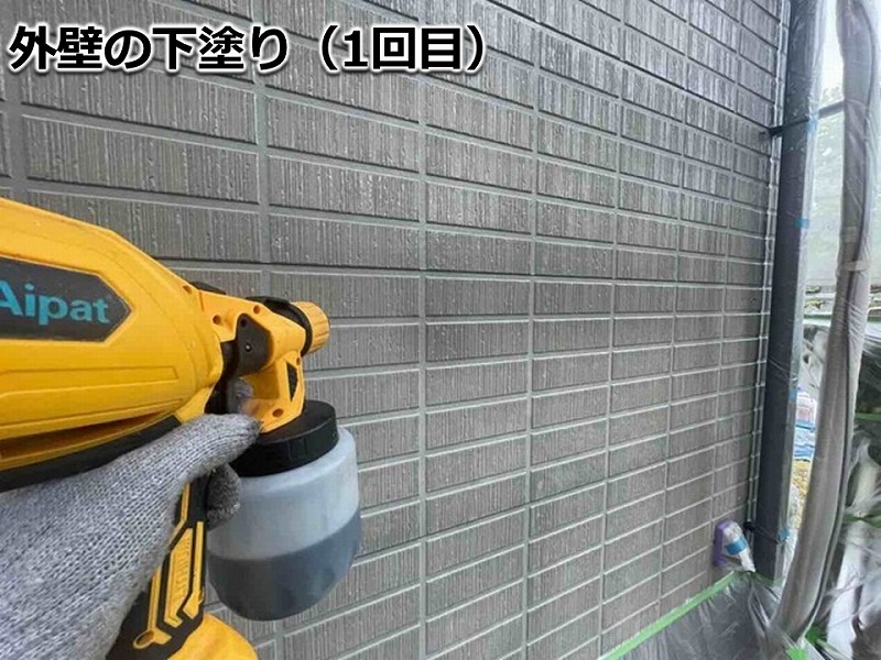 外壁の下塗り(1回目)
