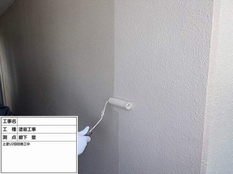 外壁の上塗り